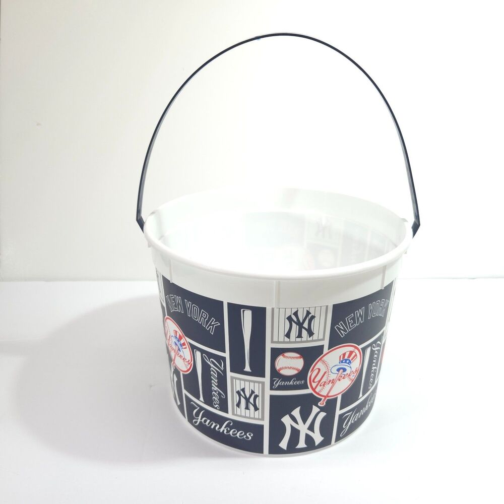 New York Yankees Plastic Popcorn Bucket MLB Baseball Souvenir Pail Handle